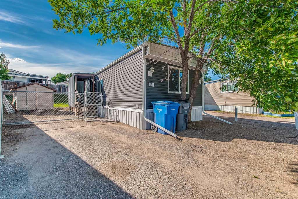 Photo of 231 Fairchild Street SW, Medicine Hat, AB T1A 7Z6 (MLS # A2338407)