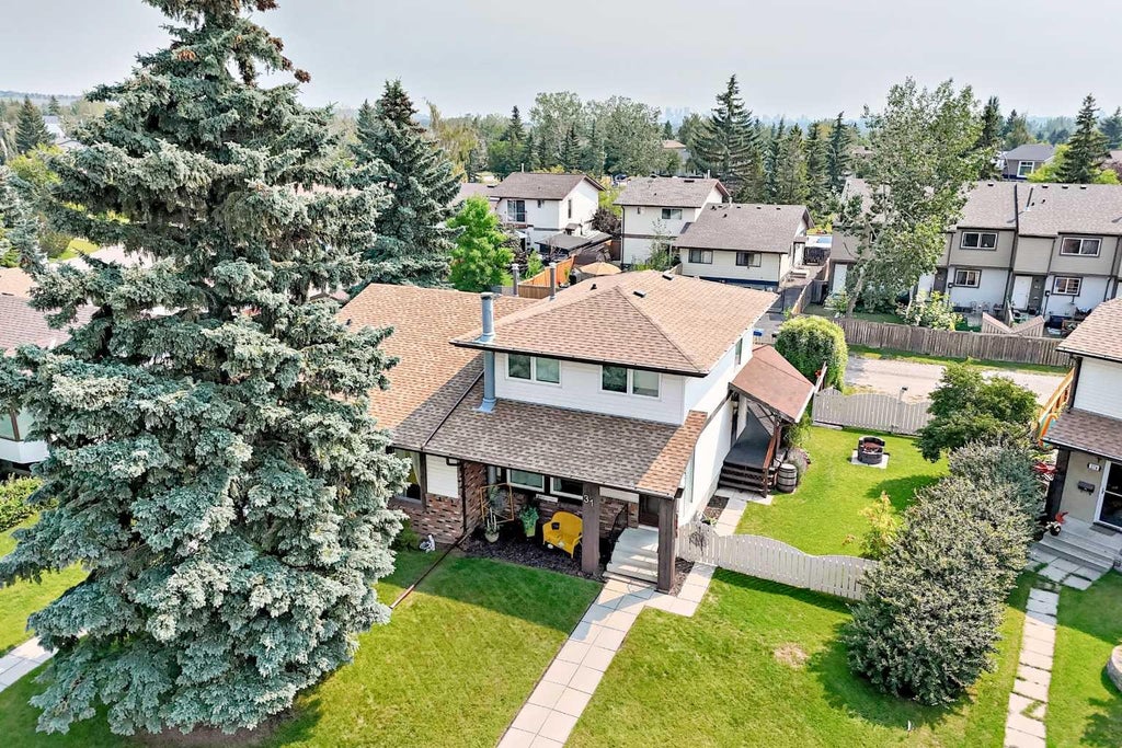 Photo of 31 Ranchero Bay NW, Calgary, AB T3G 1B6 (MLS # A2315759)