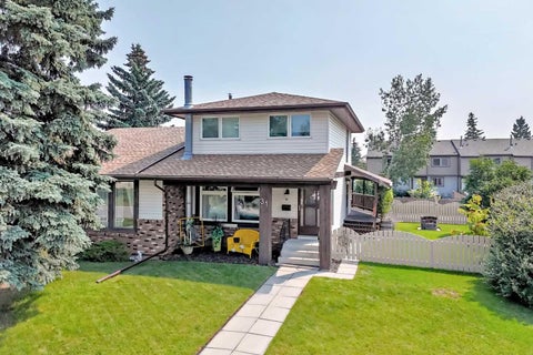 Photo of 31 Ranchero Bay NW, Calgary, AB T3G 1B6 (MLS # A2315759)