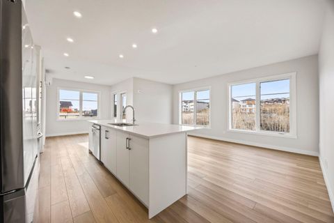 2117 81 Street SW 2202 Calgary AB T3H 6H5