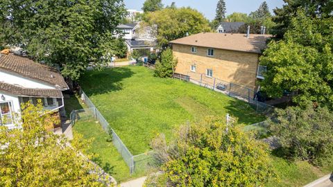 434 14 Avenue NE Calgary AB T2E 1E5