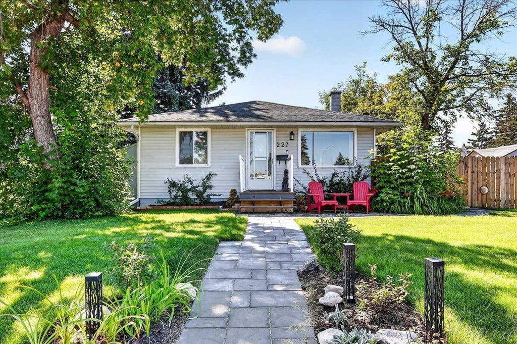 Photo of 227 Lynnwood Drive SE, Calgary, AB T2C 0T1 (MLS # A2340954)