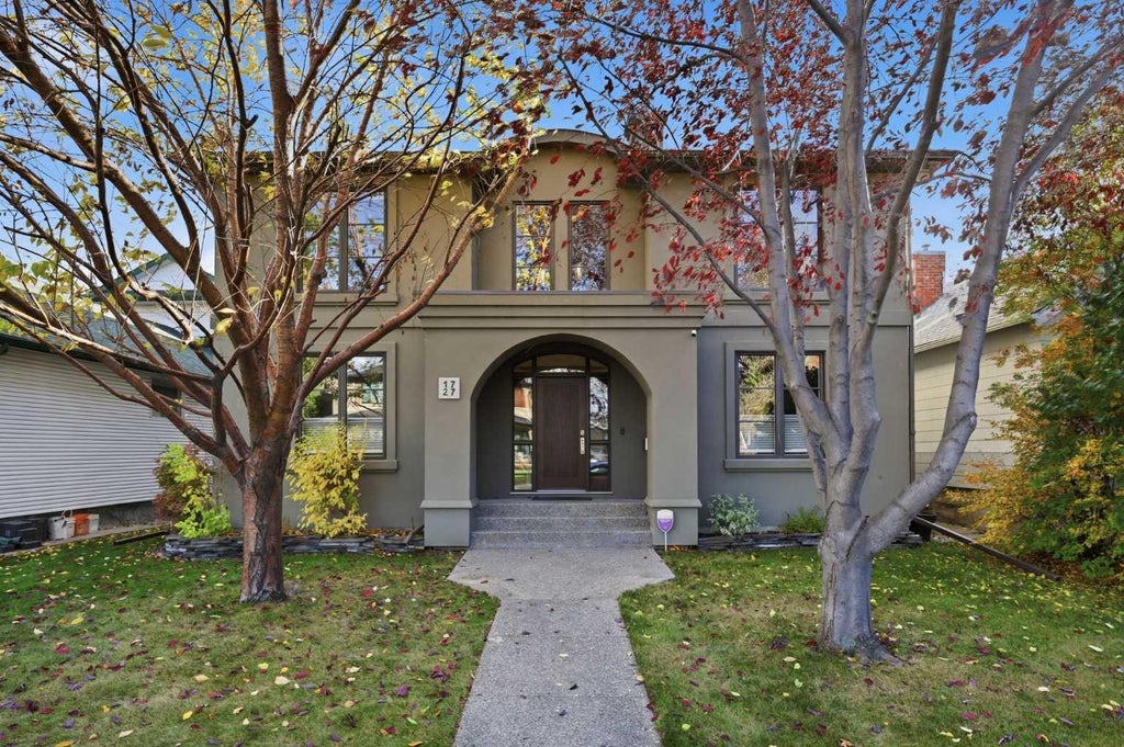 Photo of 1727 Westmount Road NW, Calgary, AB T2N 3M4 (MLS # A2352127)