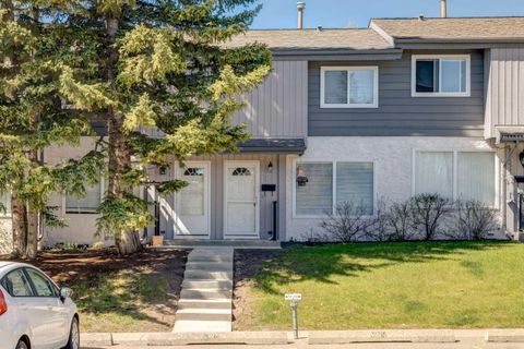 Photo of 999 Canyon Meadows Drive SW #172, Calgary, AB T2W 2S6 (MLS # A2310568)