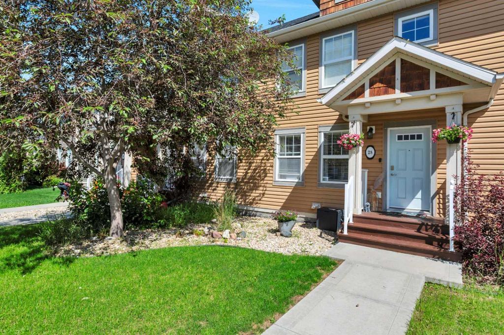 Photo of 28 Rafferty Court, Sylvan Lake, AB T4S 0C1 (MLS # A2326767)