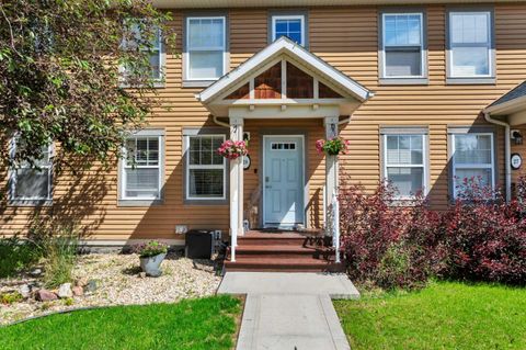Photo of 28 Rafferty Court, Sylvan Lake, AB T4S 0C1 (MLS # A2326767)