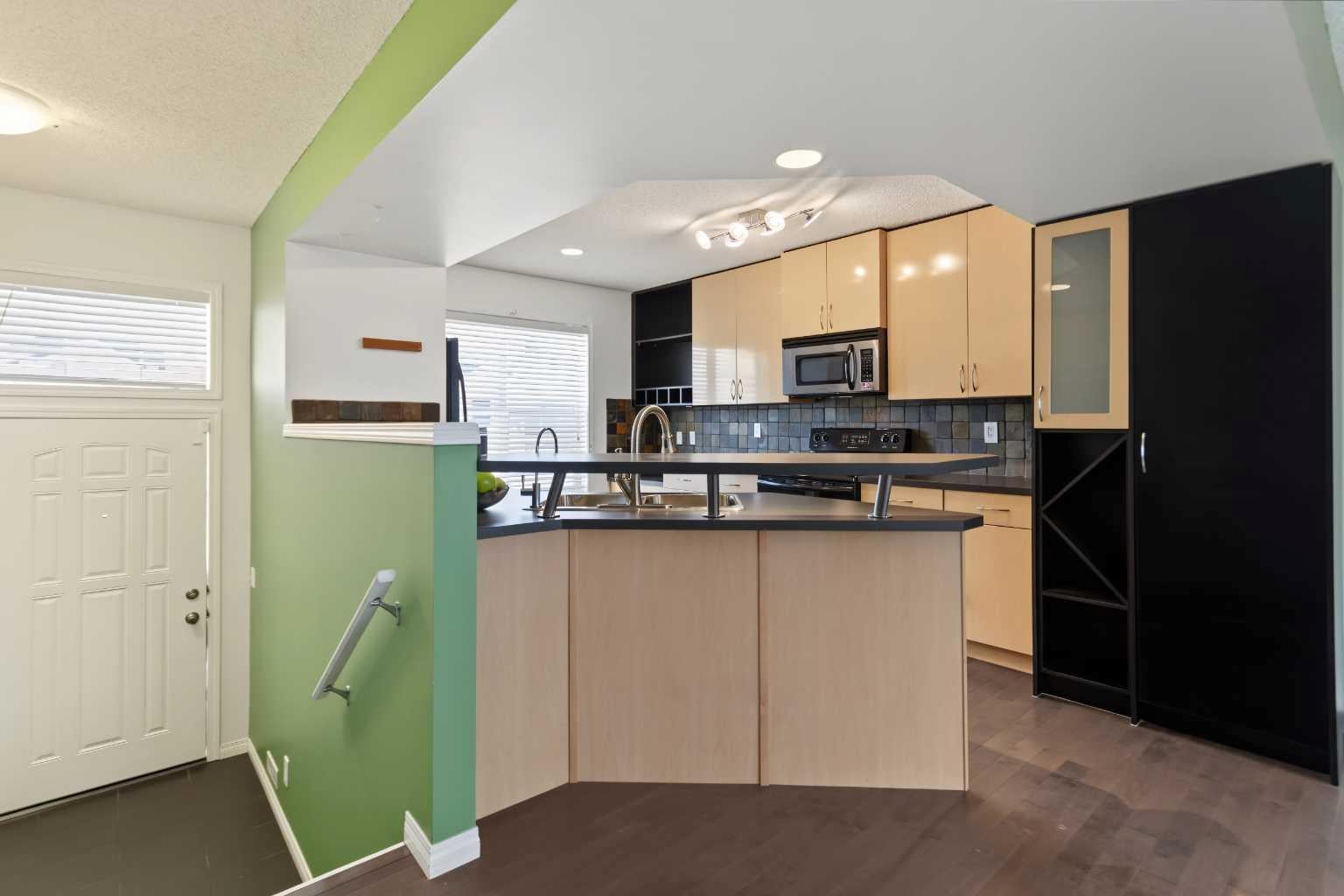 3240 New Brighton Gardens SE