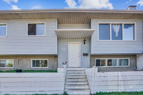 39 Ventura Road NE Calgary AB T2E 8G1