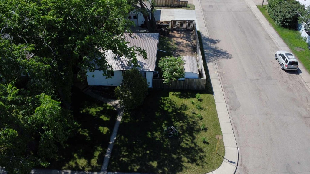 Photo of 31 Spruce Avenue W, Brooks, AB T1R 0A2 (MLS # A2321157)