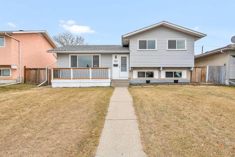 220 60 Street SE Calgary AB T2A 4K2