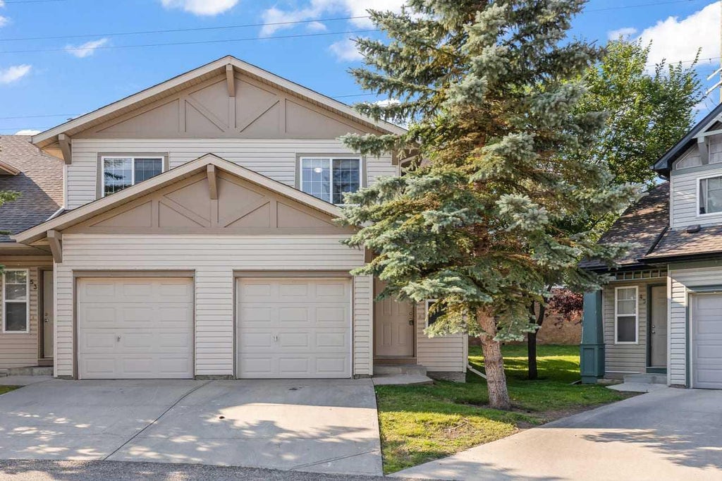 Photo of 51 Eversyde Court SW, Calgary, AB T2Y 4S3 (MLS # A2341177)