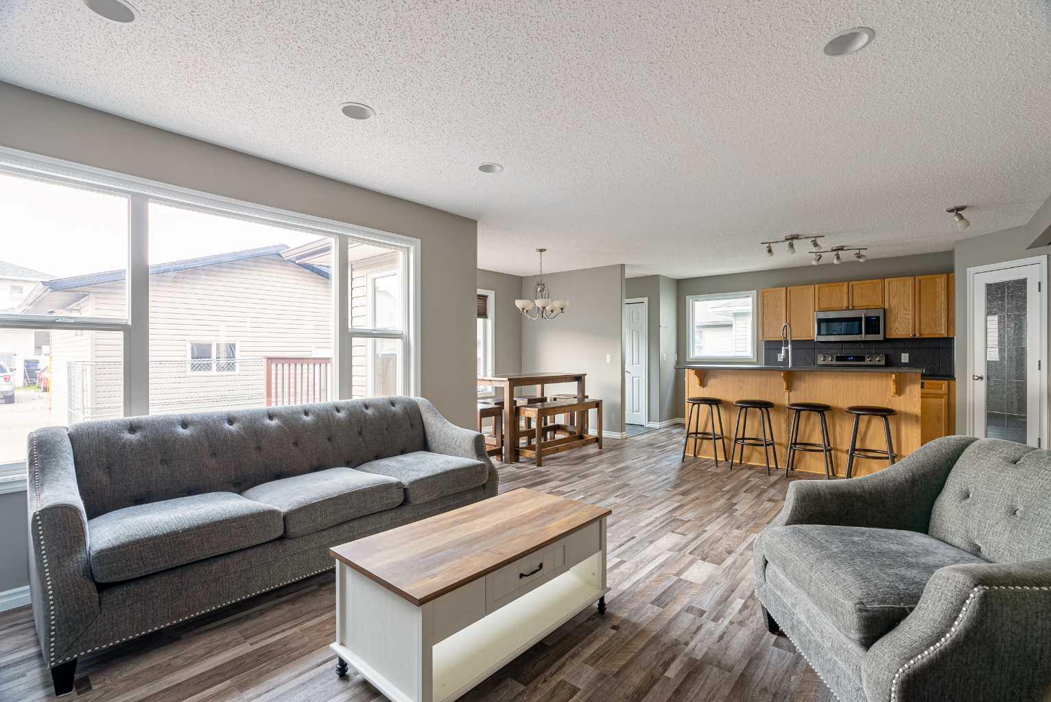 203 Loutit Road
