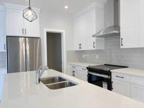 Photo of 101 Treeline Manor SW, Calgary, AB T2Y 0S3 (MLS # A2255338) Photo of 101 Treeline Manor SW, Calgary, AB T2Y 0S3 (MLS # A2255338)