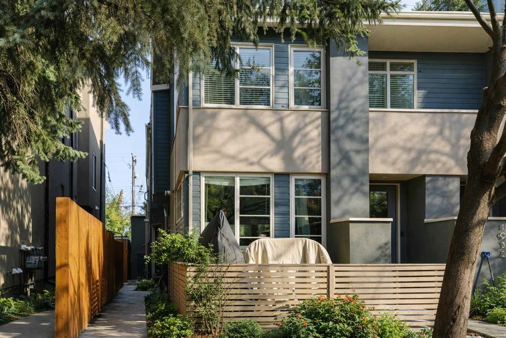 Photo of 1930 36 Street SW #2, Calgary, AB T3E 2Y9 (MLS # A2276885)