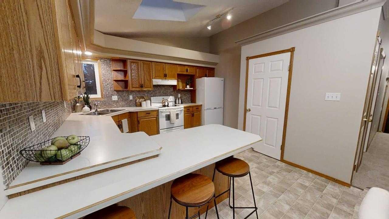 42 Mt Backus Crescent W