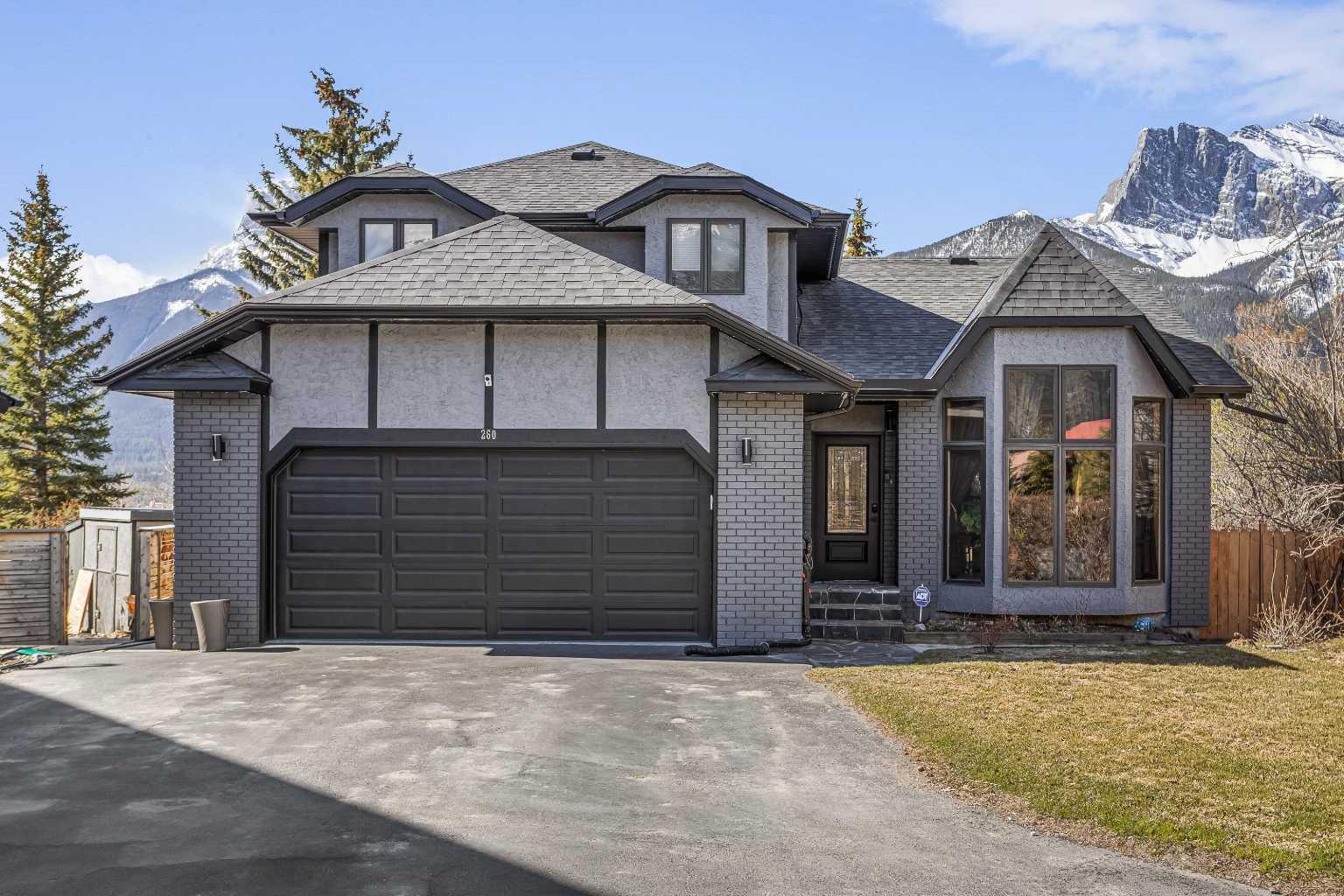 260 Grizzly Crescent