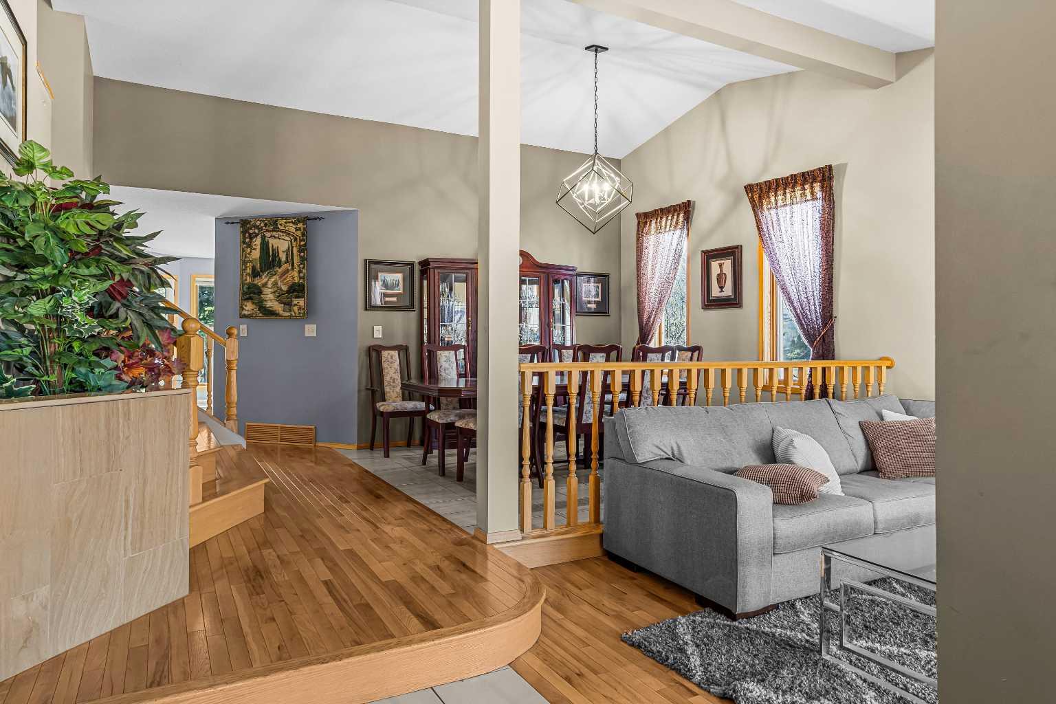 260 Grizzly Crescent