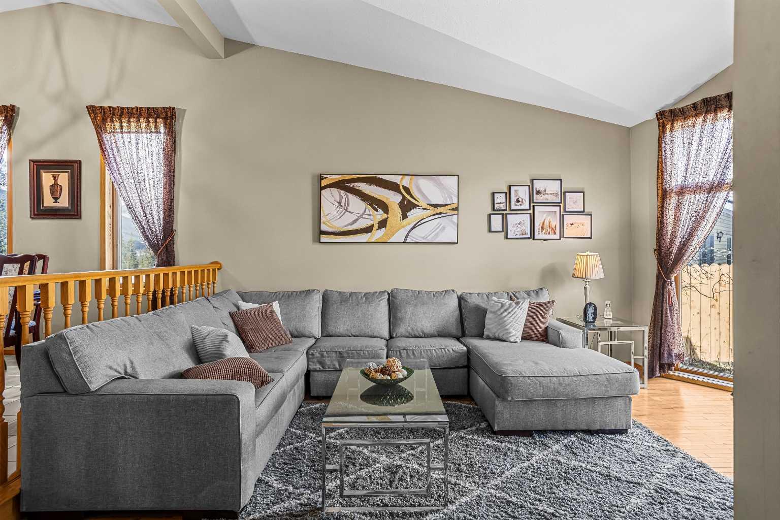 260 Grizzly Crescent
