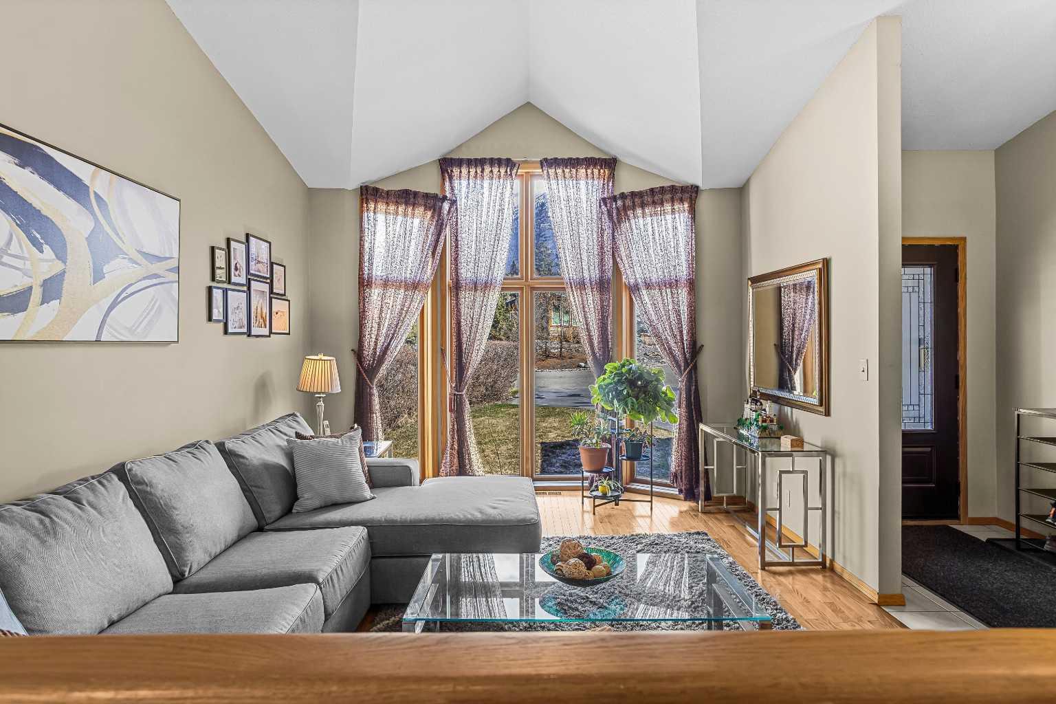 260 Grizzly Crescent