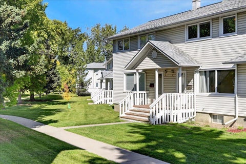 Photo of 262 Killarney Glen Court SW, Calgary, AB T3E 2P3 (MLS # A2346654)