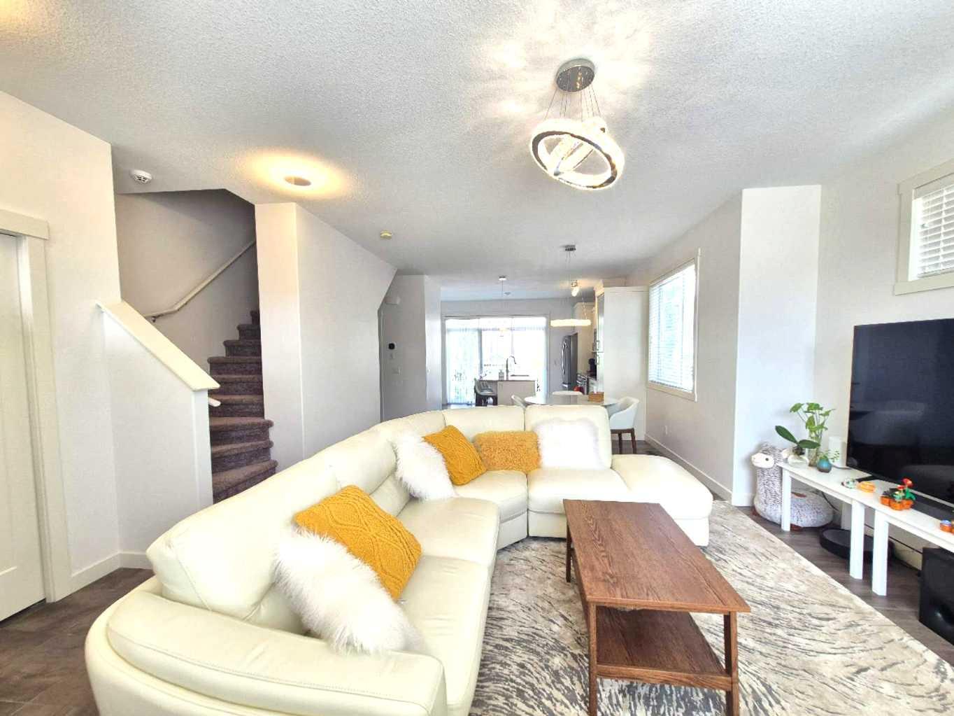 641 Evanston Manor NW