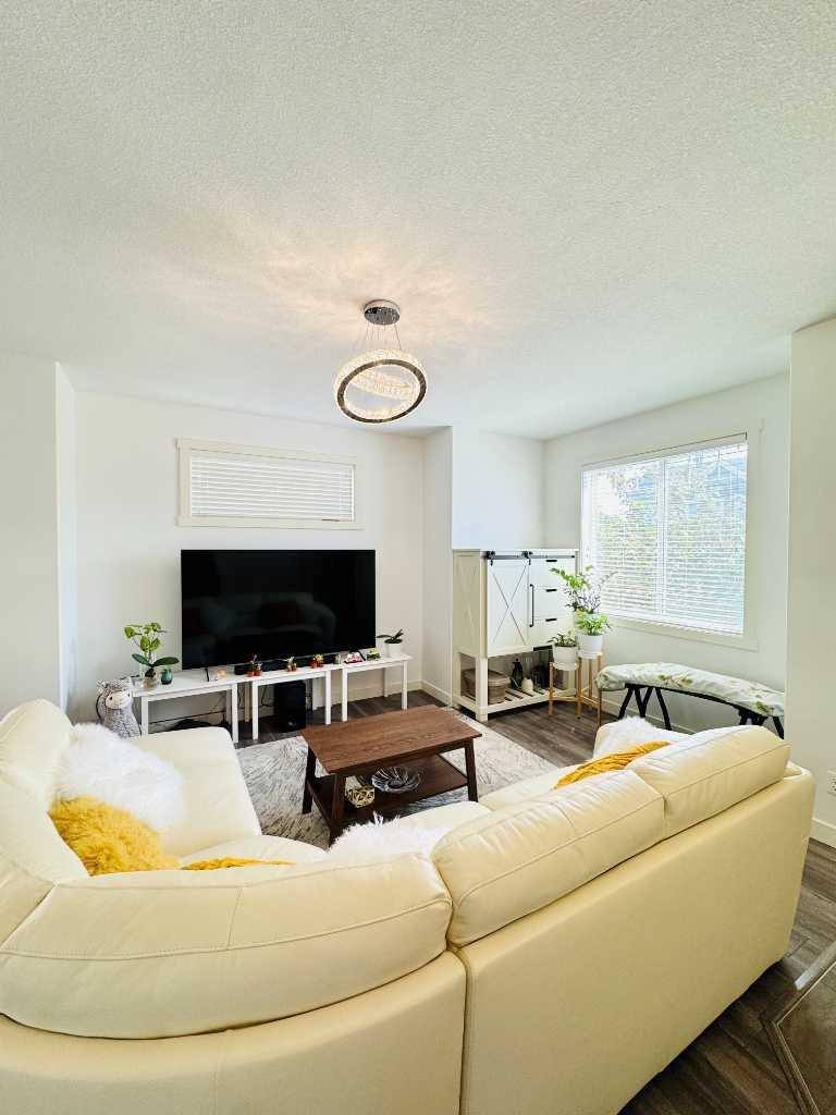 641 Evanston Manor NW