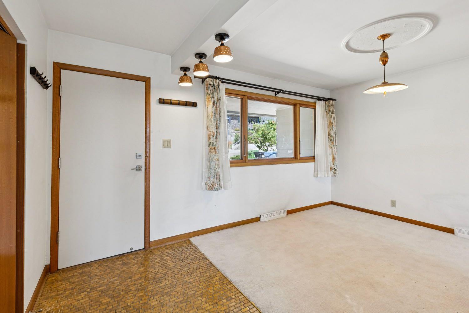 1731 12 Avenue NW