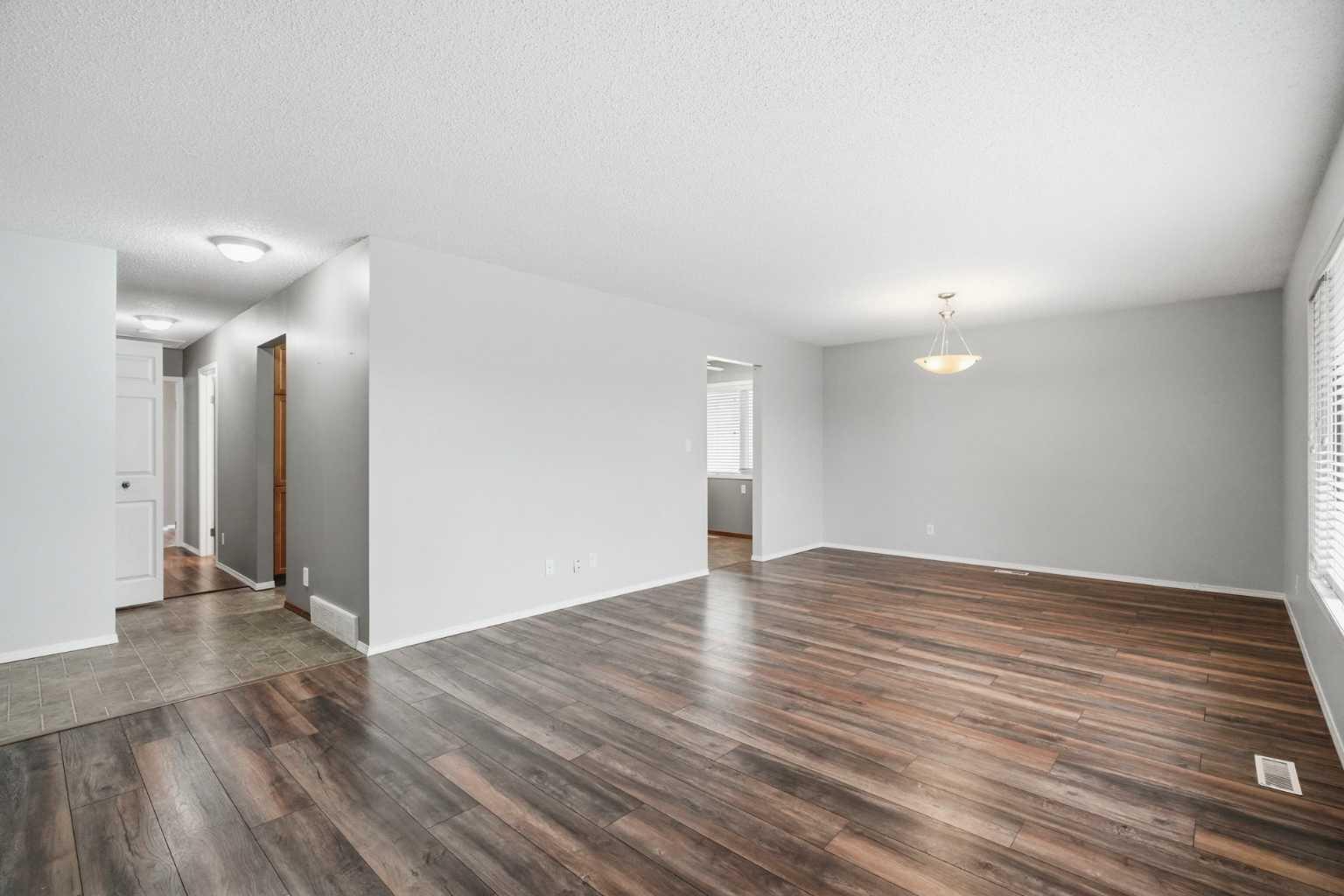 138 Midcrest Crescent SE