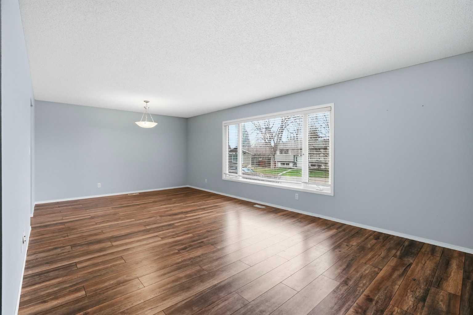 138 Midcrest Crescent SE
