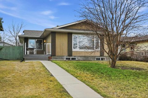 Photo of 138 Midcrest Crescent SE, Calgary, AB T2X 1B6 (MLS # A2304491)