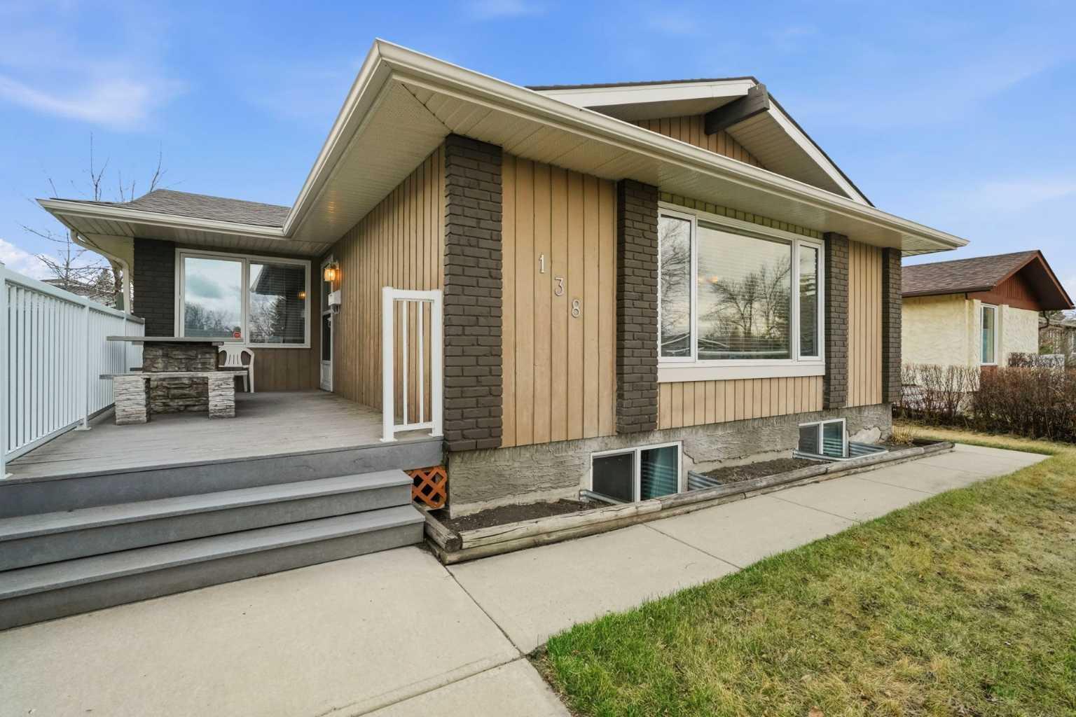 138 Midcrest Crescent SE