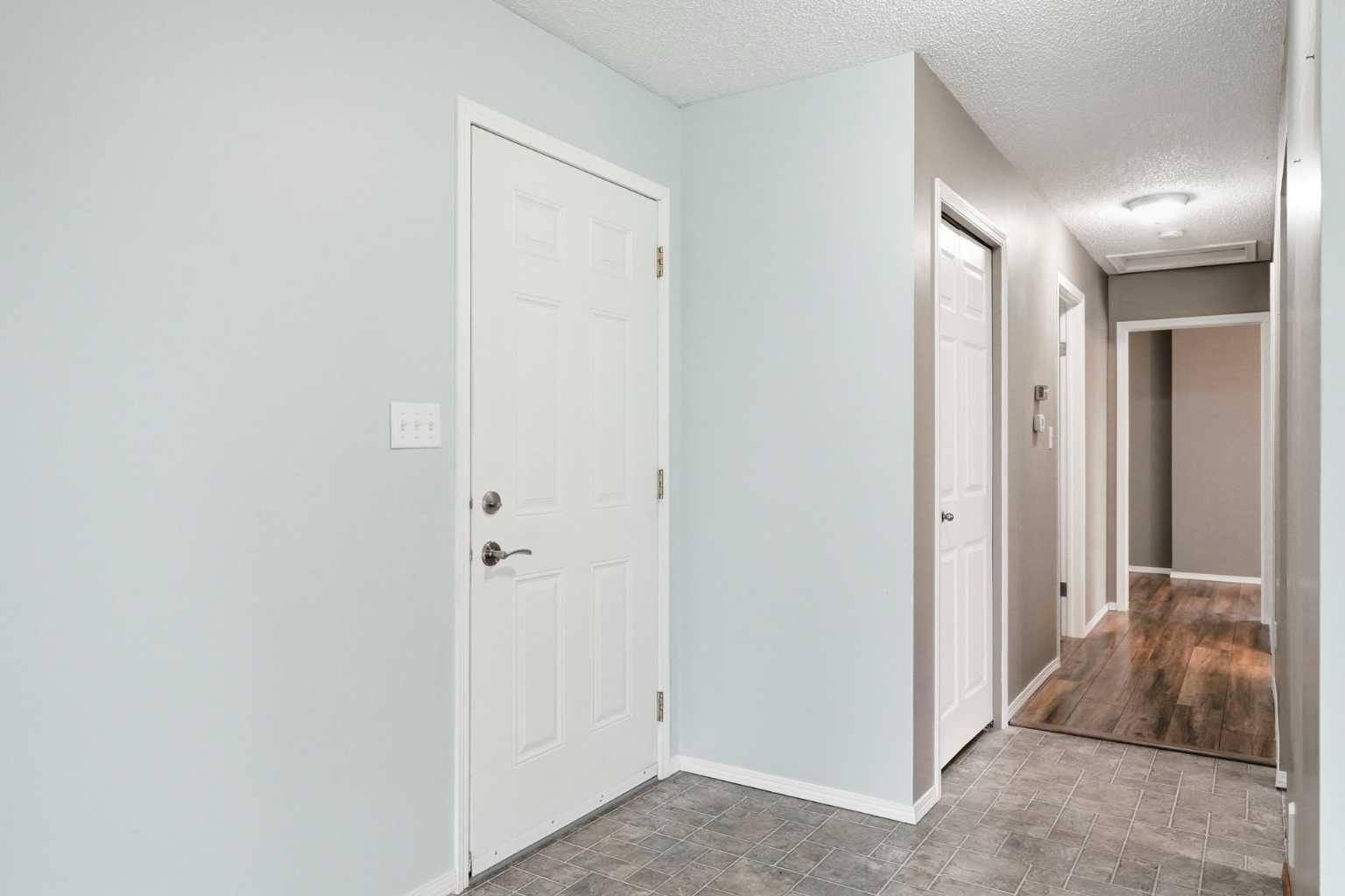 138 Midcrest Crescent SE