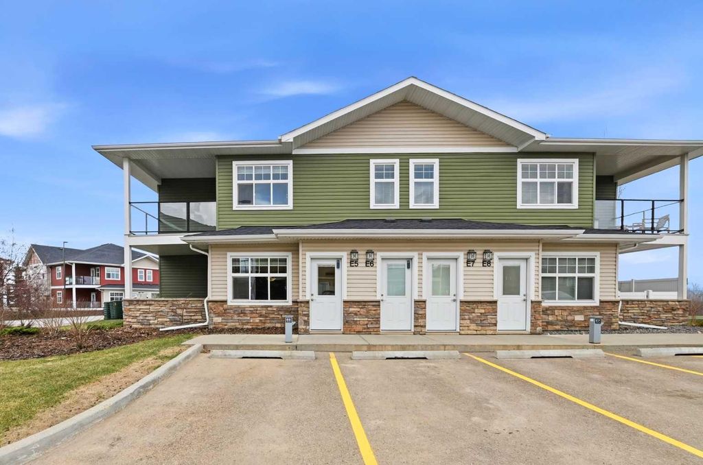 Photo of 5300 Vista Trail #E5, Blackfalds, AB T4M 0L8 (MLS # A2310315)