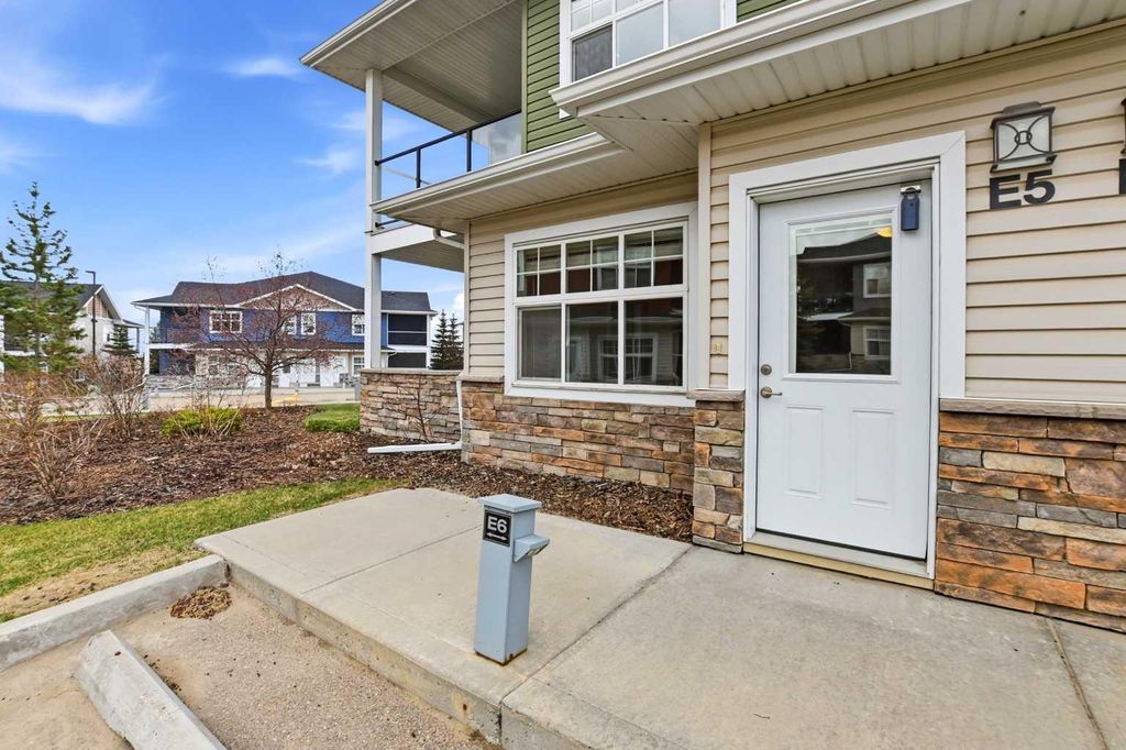 Photo of 5300 Vista Trail #E5, Blackfalds, AB T4M 0L8 (MLS # A2310315)