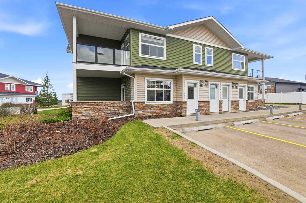 Photo of 5300 Vista Trail #E5, Blackfalds, AB T4M 0L8 (MLS # A2310315)