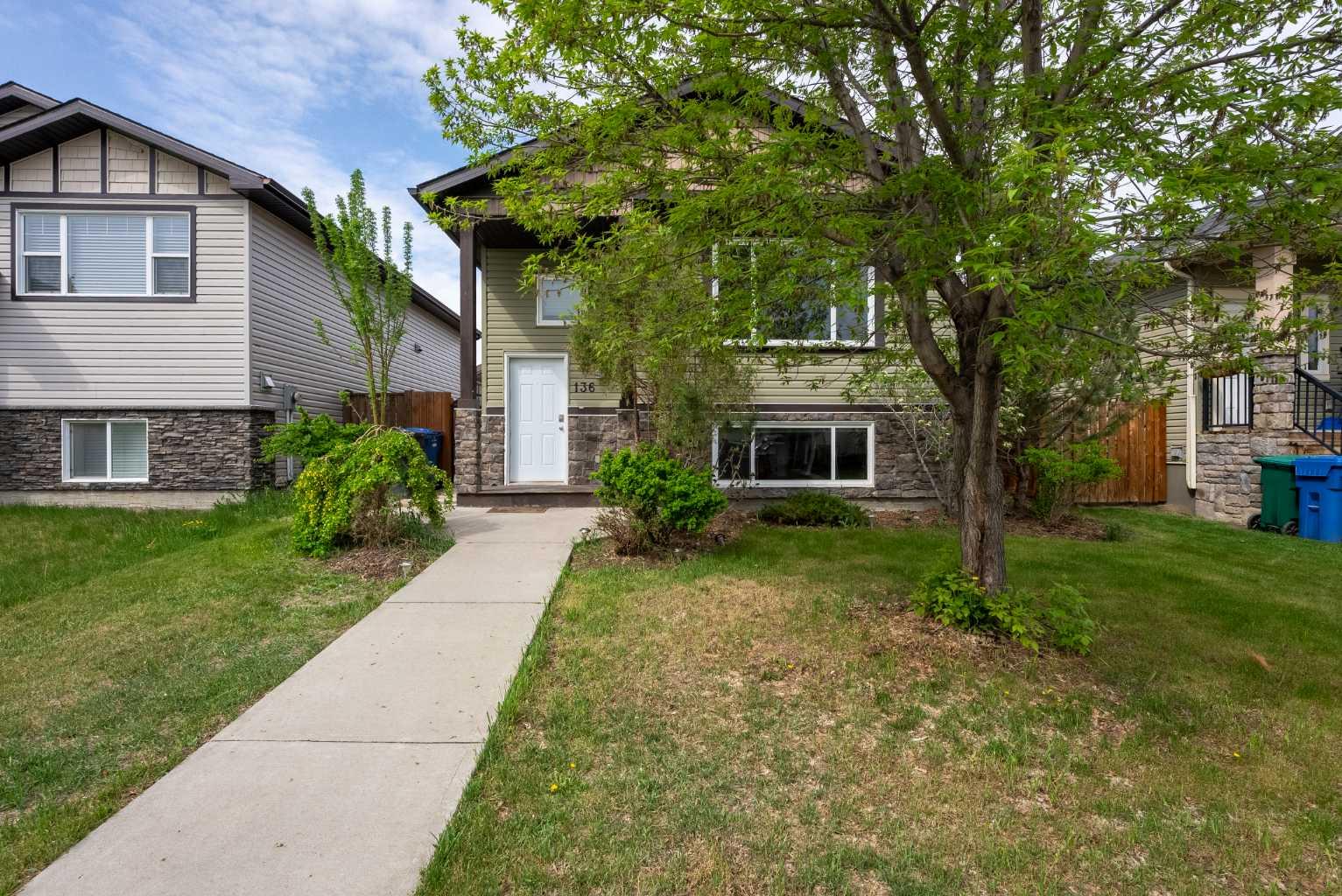 136 Mt Sundance Crescent W