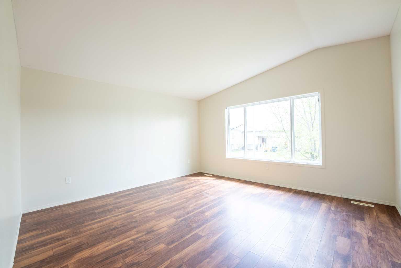 136 Mt Sundance Crescent W
