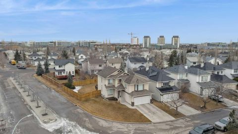 328 Douglas Glen Heath SE Calgary AB T2Z 2W5