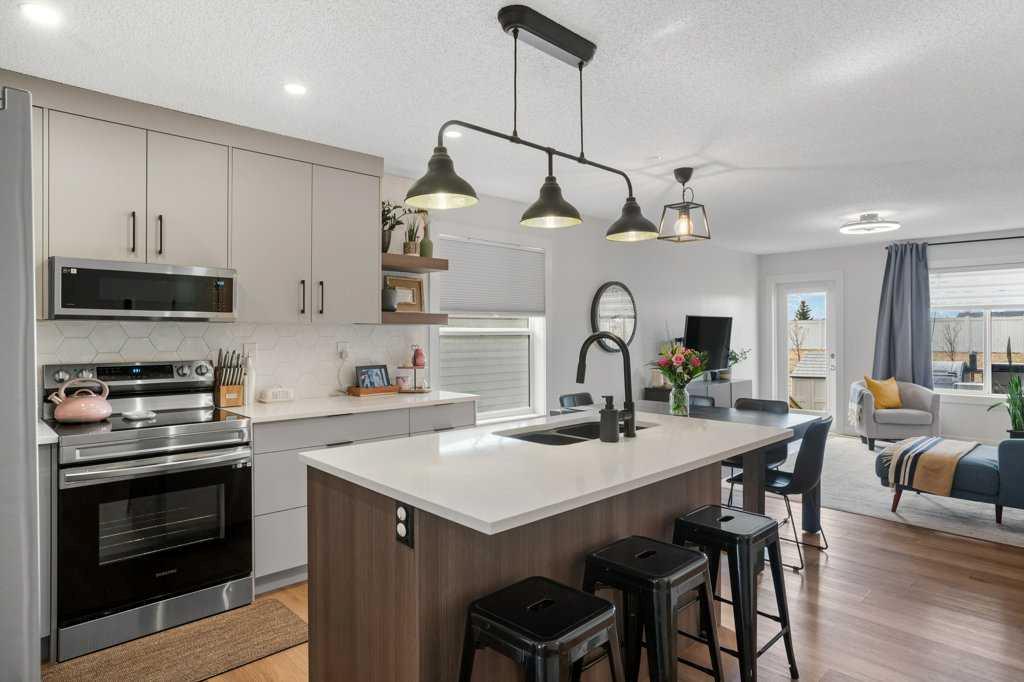 377 Stonegate Way NW