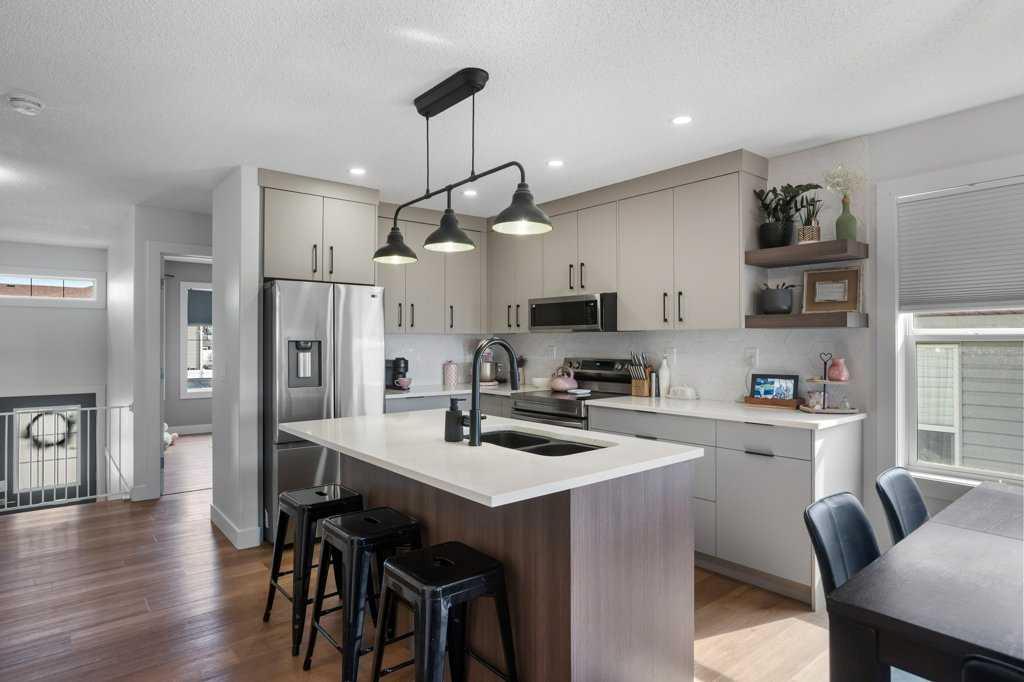 377 Stonegate Way NW