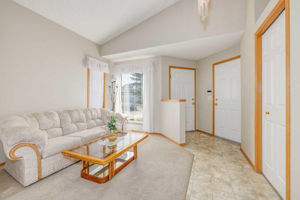 19 Erin Grove SE