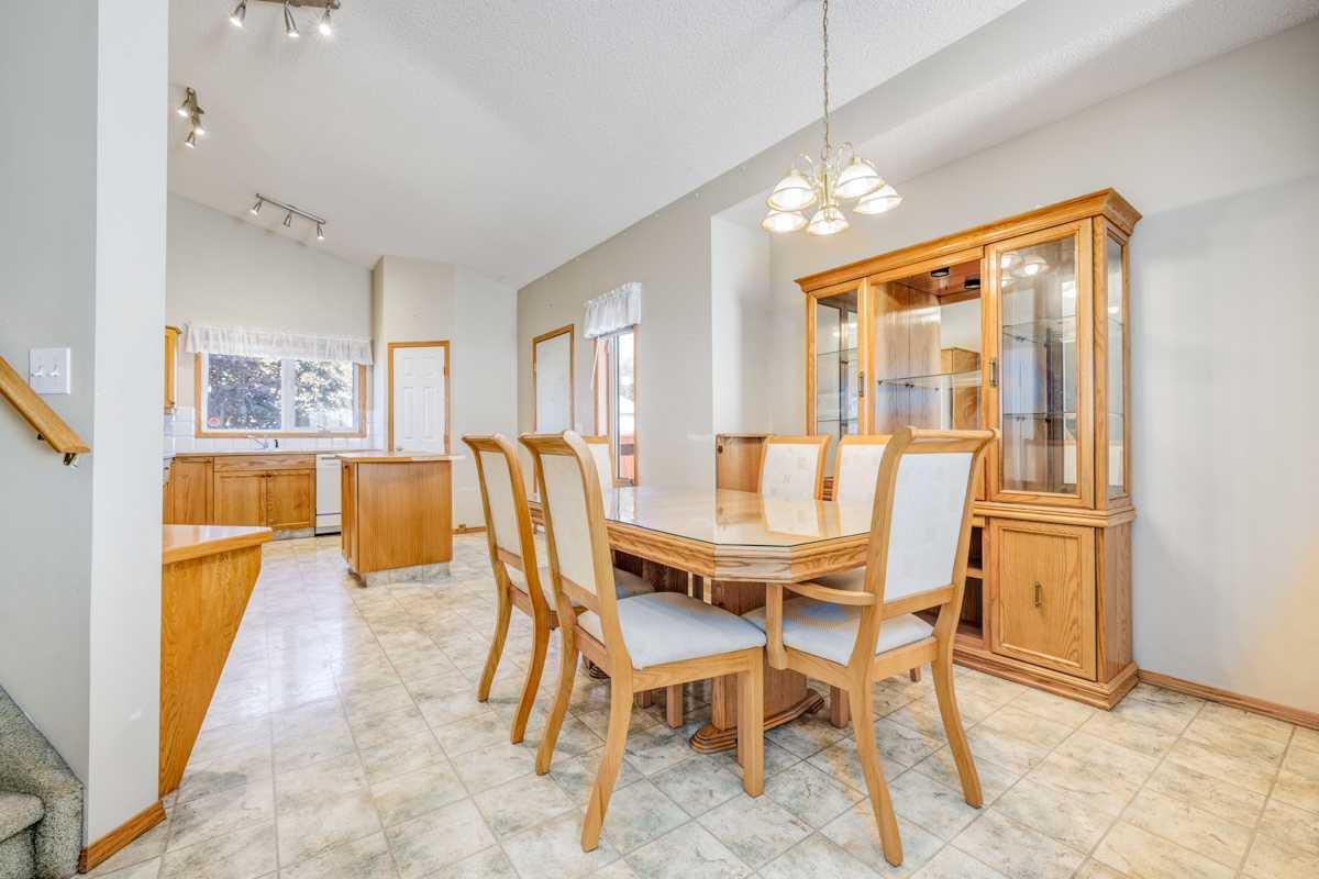 19 Erin Grove SE