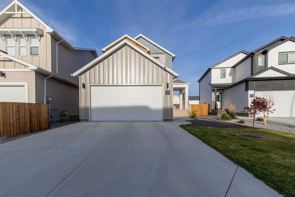 Photo of 22 Goldenrod Place W, Lethbridge, AB T1J 5W9 (MLS # A2350901)