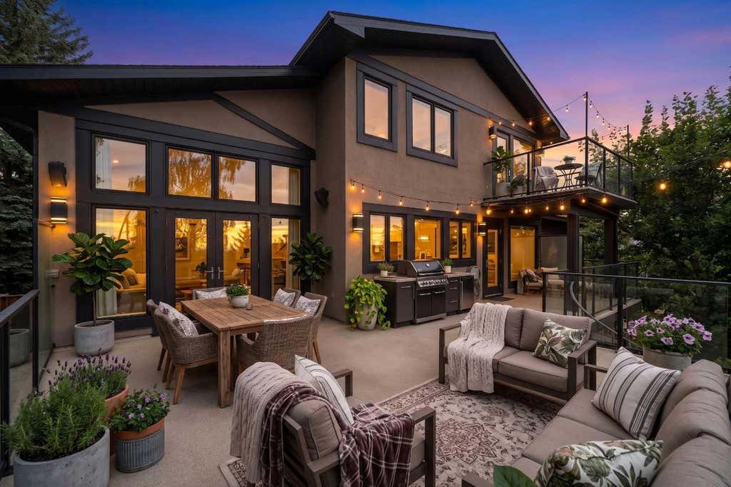 Photo of 2724 Signal Ridge View SW, Calgary, AB T3H 2J5 (MLS # A2334689)