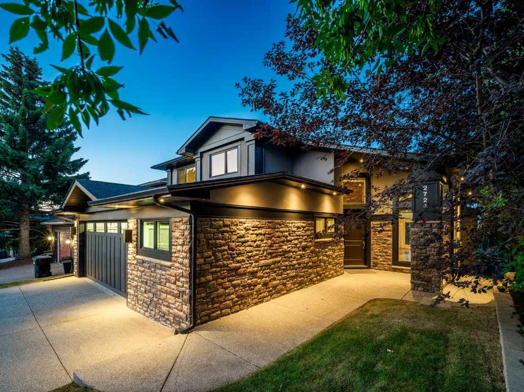 Photo of 2724 Signal Ridge View SW, Calgary, AB T3H 2J5 (MLS # A2334689)