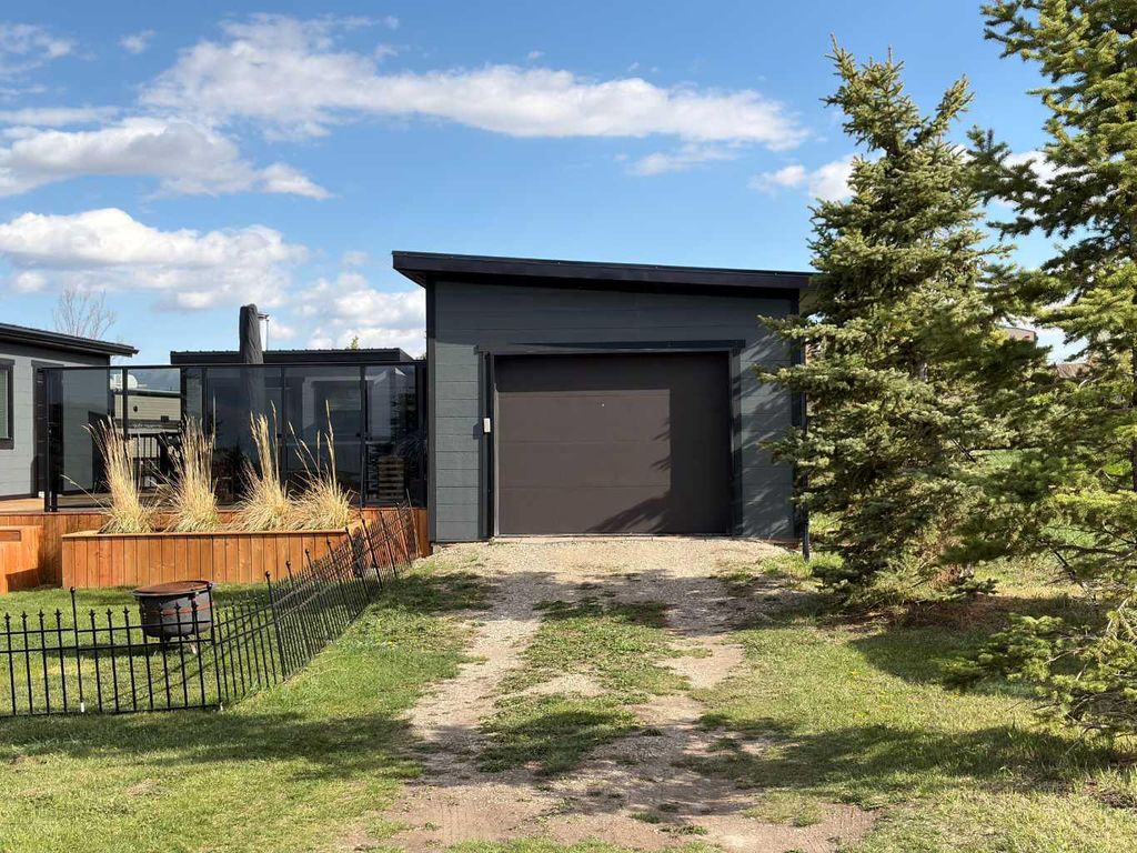 Photo of 55036 Highway 810, Rural Cardston County, AB T0K 2R0 (MLS # A2306252)