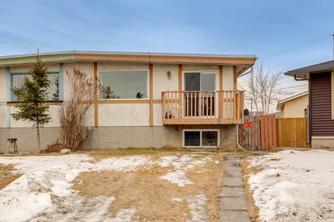 157 Penbrooke Close SE Calgary AB T2A 3N9