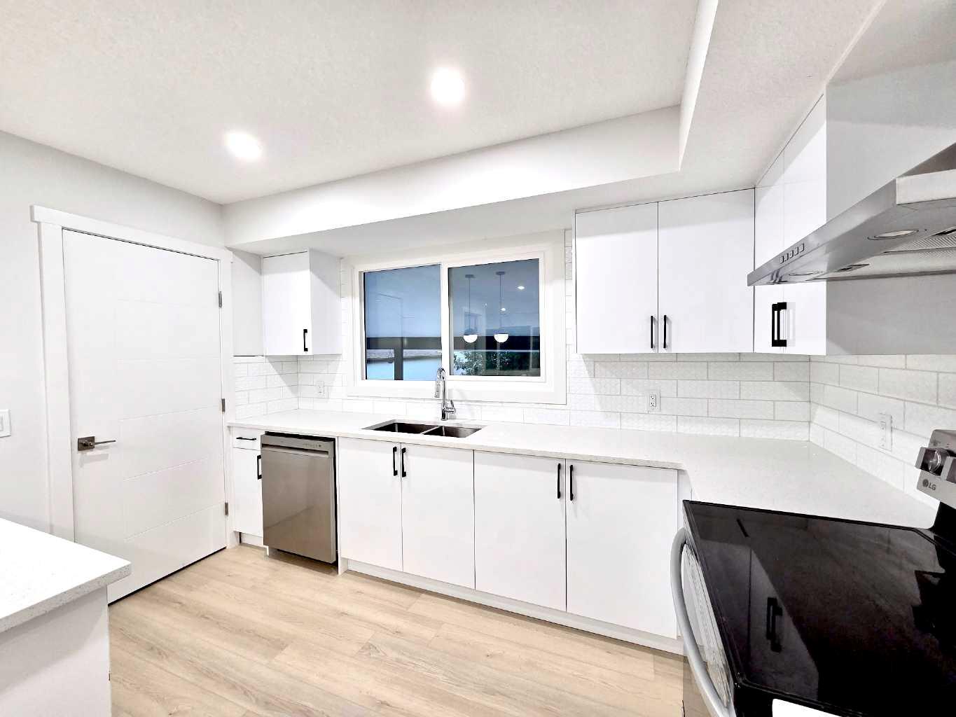 131 Whiteview Close NE