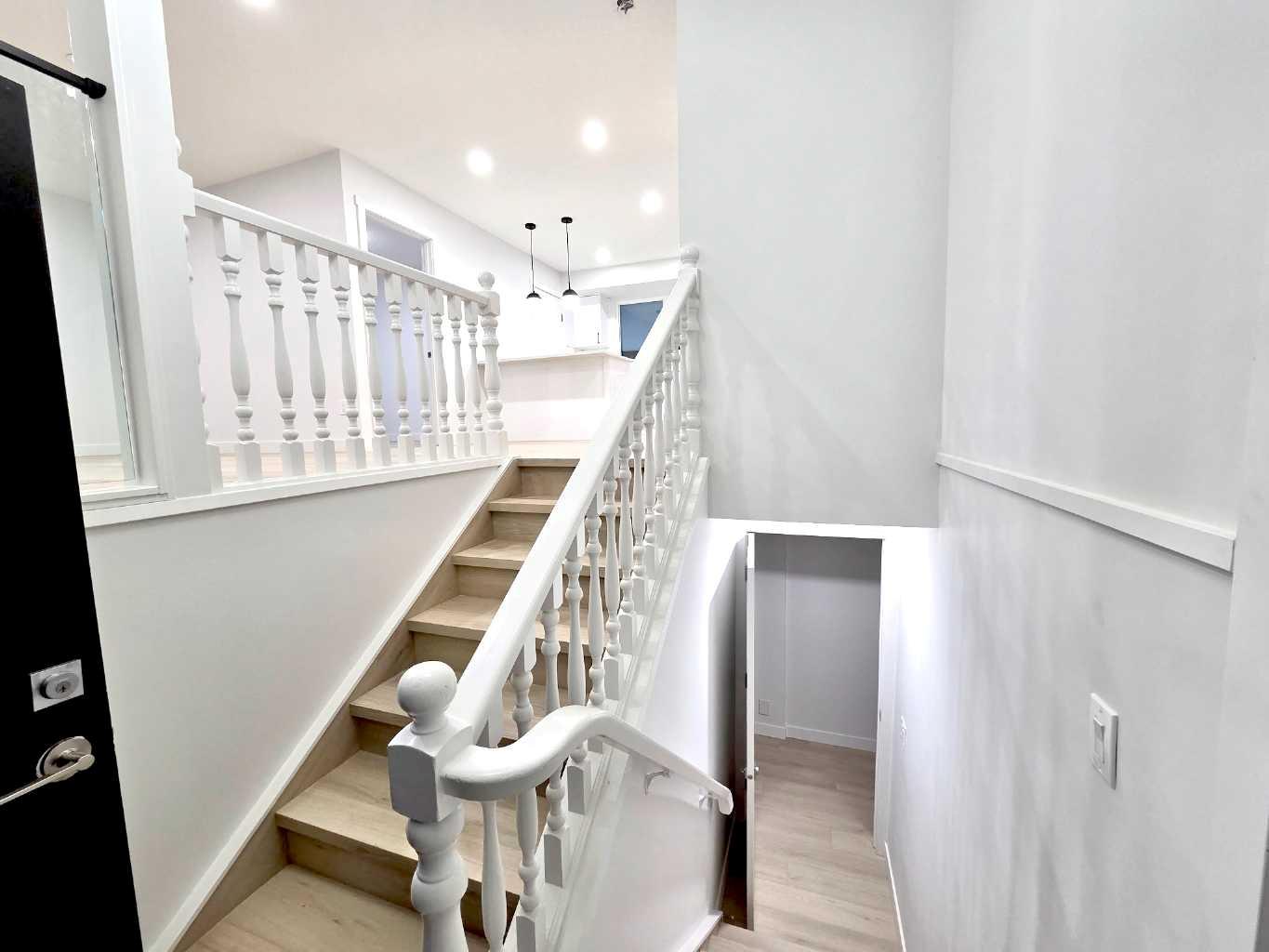 131 Whiteview Close NE