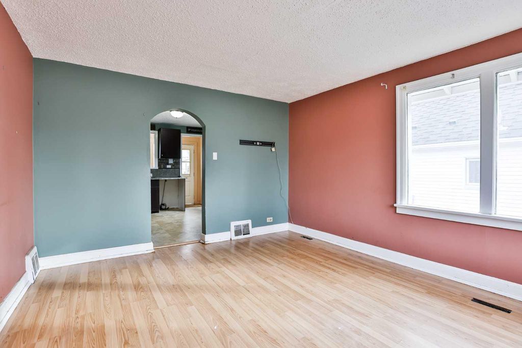 Photo of 911 8 Street S, Lethbridge, AB T1J 2K7 (MLS # A2280670)